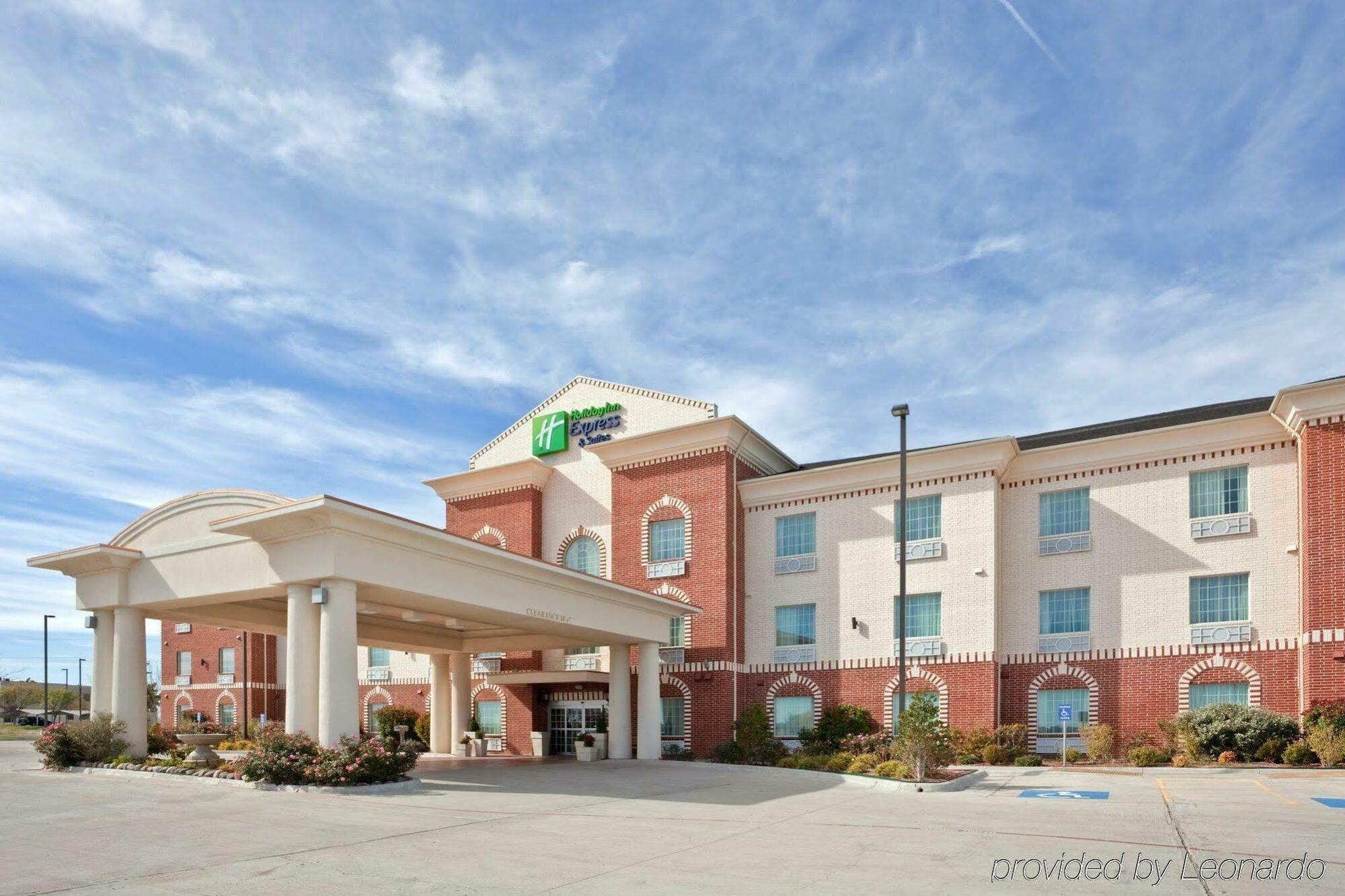 Holiday Inn Express Hotel & Suites Pampa, An Ihg Hotel Экстерьер фото