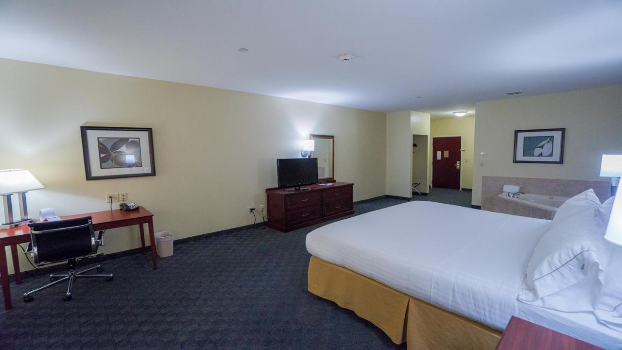 Holiday Inn Express Hotel & Suites Pampa By Ihg Экстерьер фото