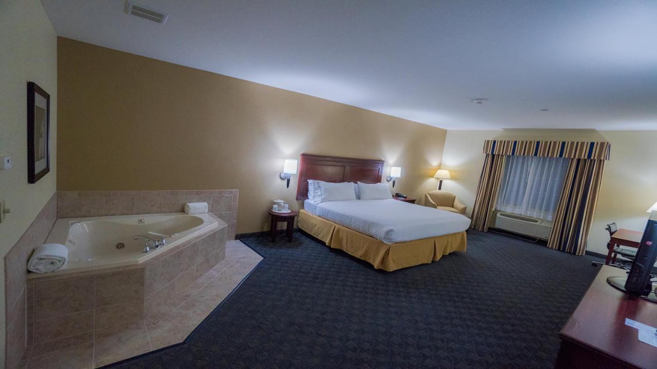 Holiday Inn Express Hotel & Suites Pampa By Ihg Экстерьер фото